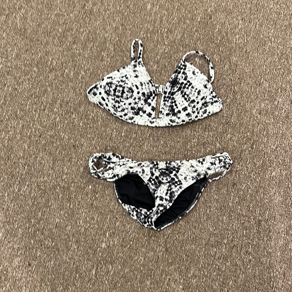 Size medium hollister tie dye bikini